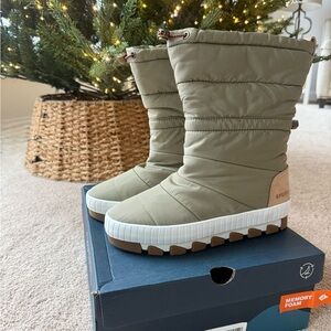 Sperry Khaki Quilted Winter Boots